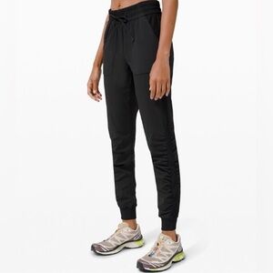 Lululemon Beyond the Studio Jogger Pants in Black Size 4